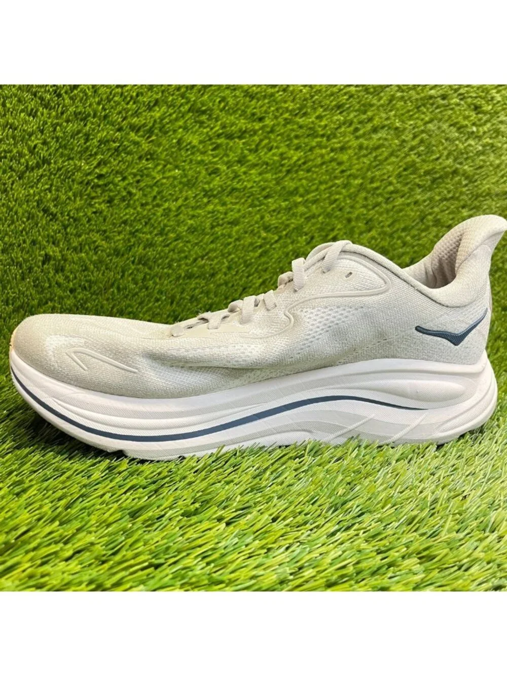 Hoka One One Clifton 10 Mens Size 10 Gray Beige Athletic Running Shoes Sneakers